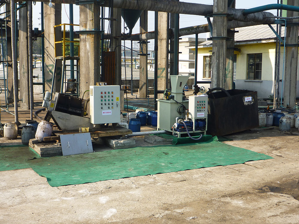 63466360dcee3.jpg 荊門石化總廠石油石化加藥裝置.jpg